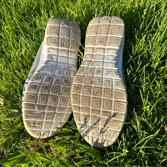 Black & White Shoes - Picture 4 of 6